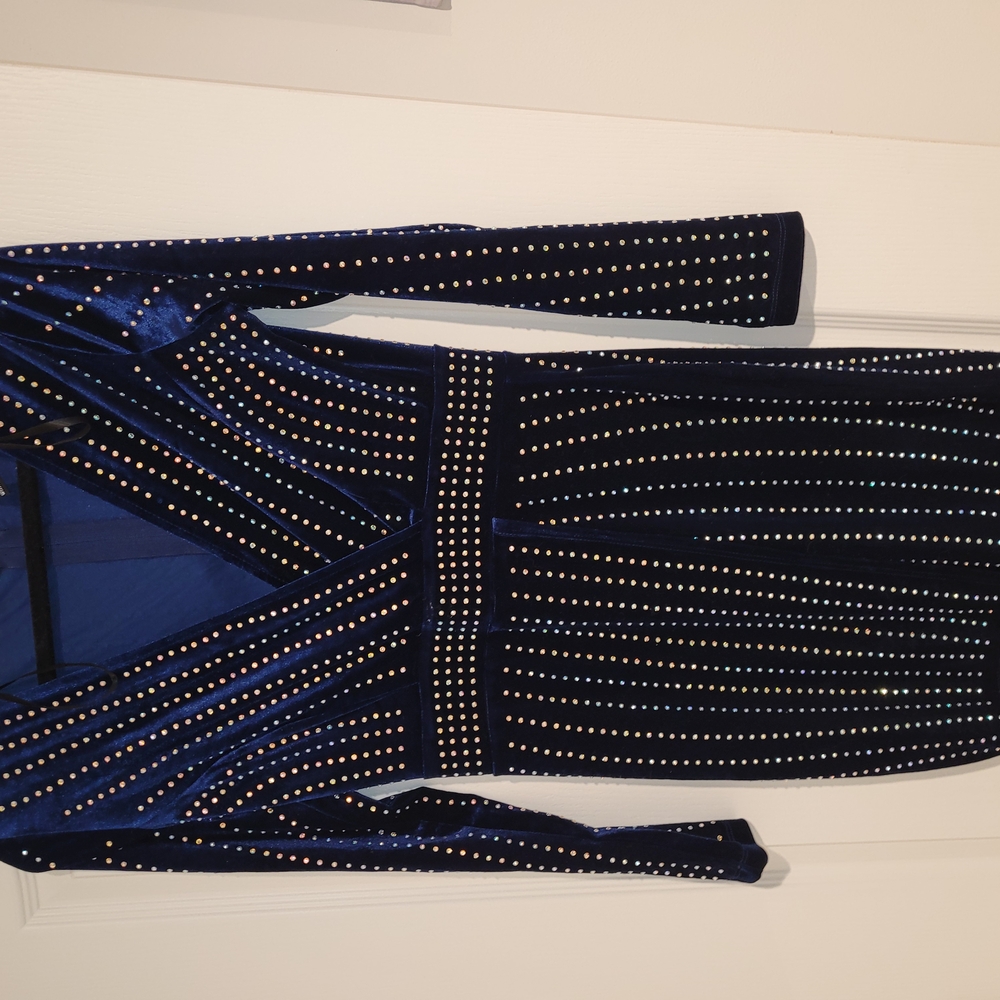 Elegant Blue Velvet Dress with Sliver Accents